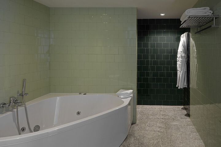 Room 51 of 74