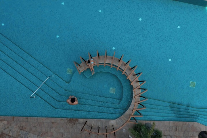 Pool 32 of 110