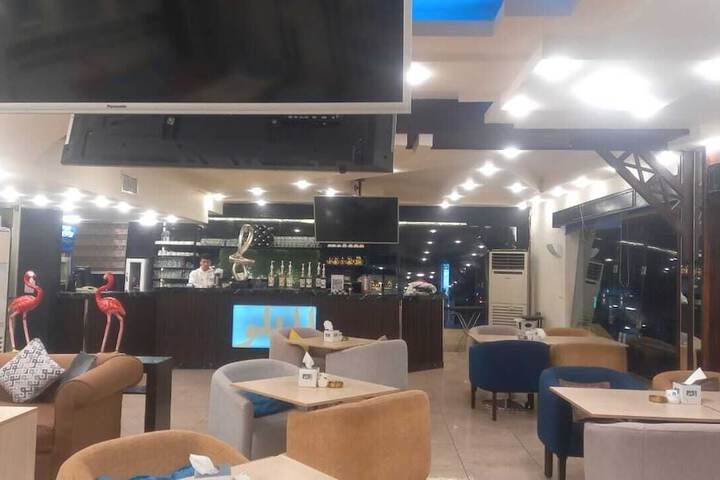Dining 72 of 100