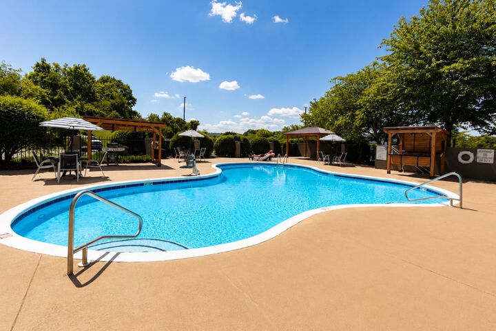 Pool Hotel
