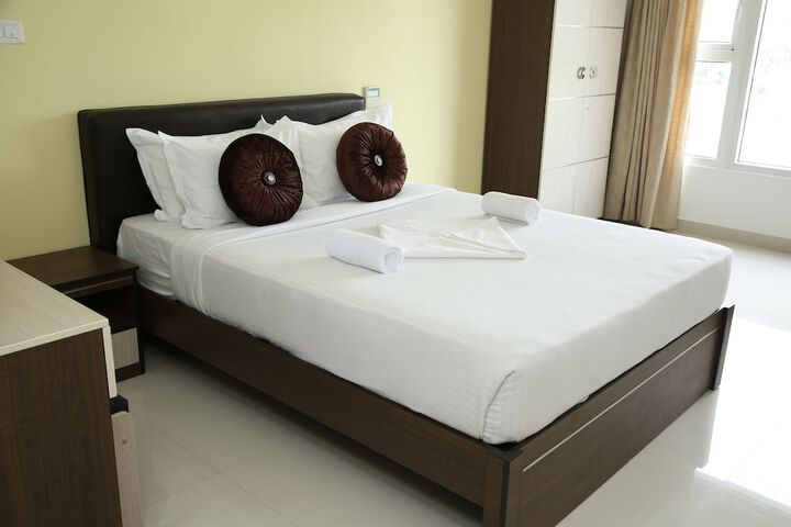 Room 5 of 38