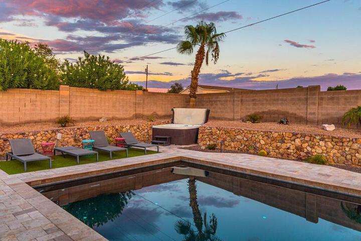 Photo of Pool Spa Fire Pit Pets Ensuite Bathrooms