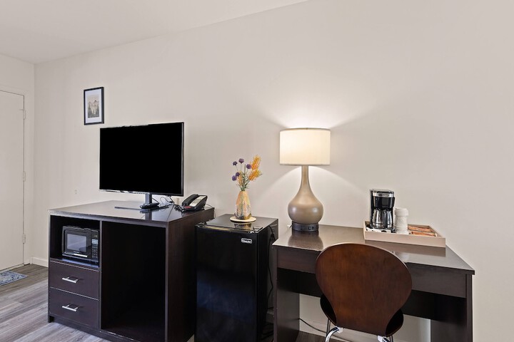 Room 27 of 65