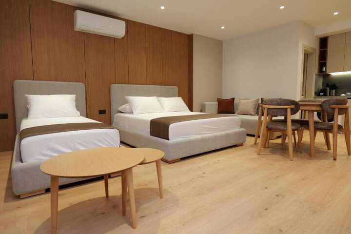 Room 5 of 87