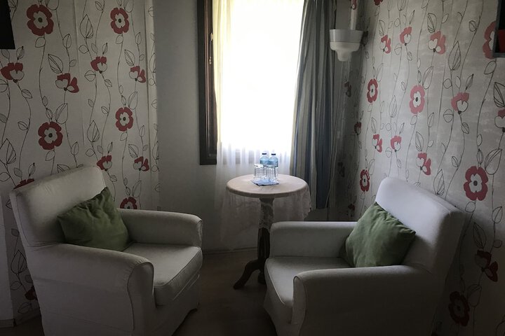 Room 6 of 35