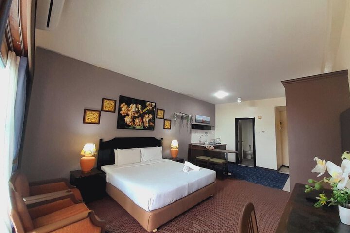 Room 222 of 650
