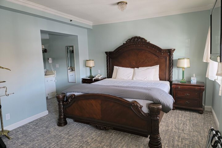 Room 121 of 206