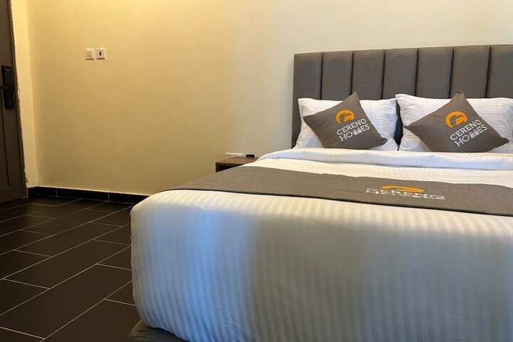 Room 9 of 16