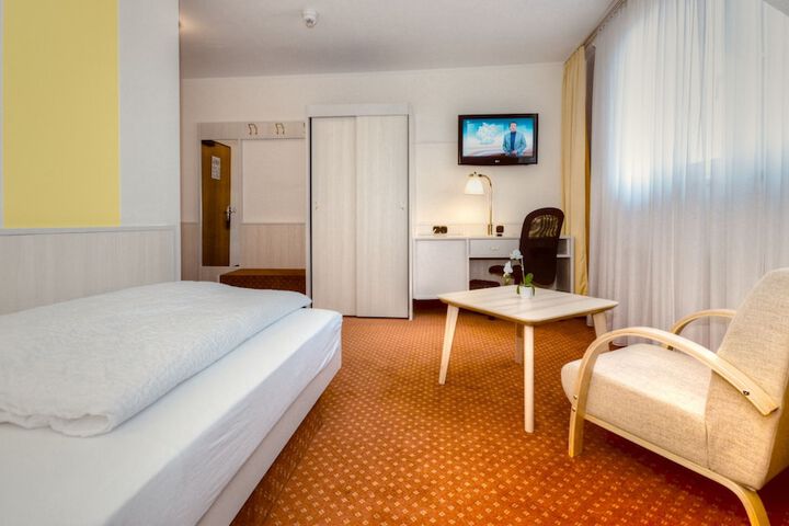 Room 15 of 35