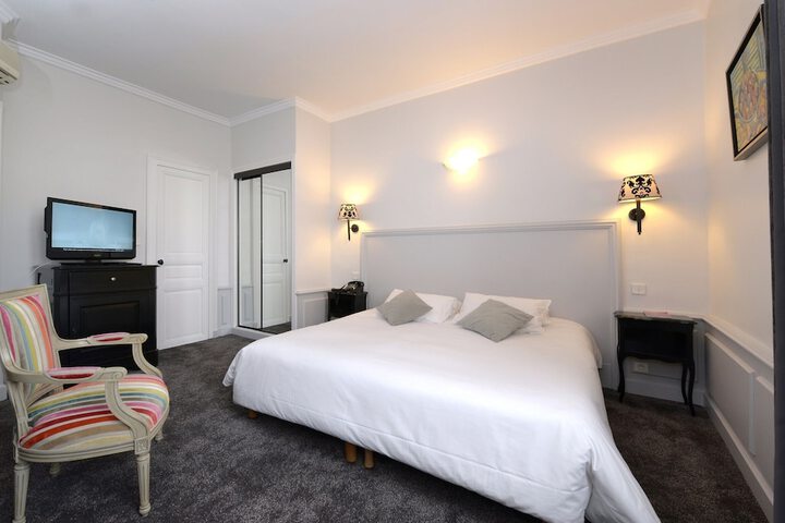 Room 15 of 42