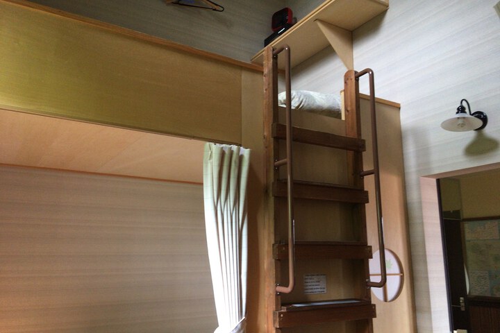 Room 8 of 35