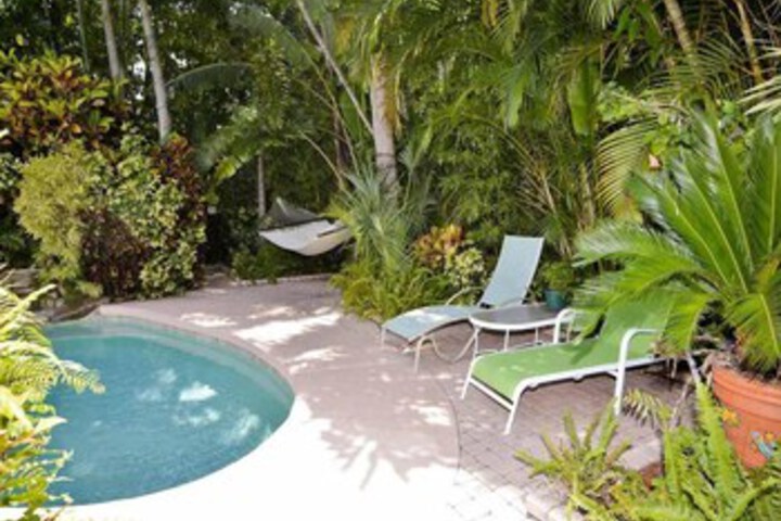 Pool 33 of 45