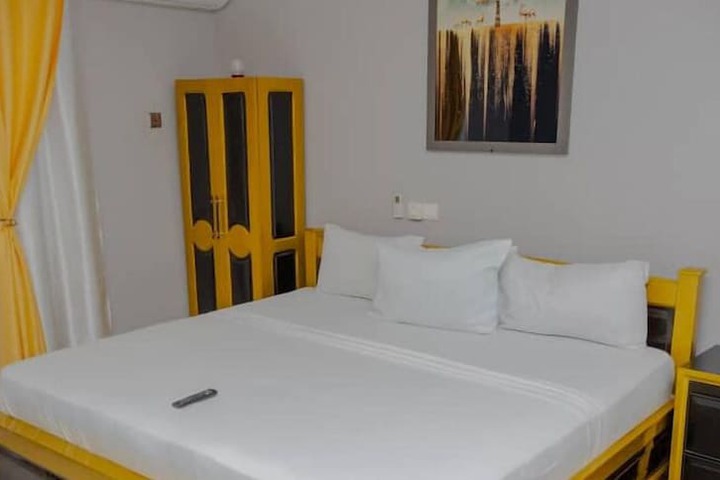 Room 2 of 9