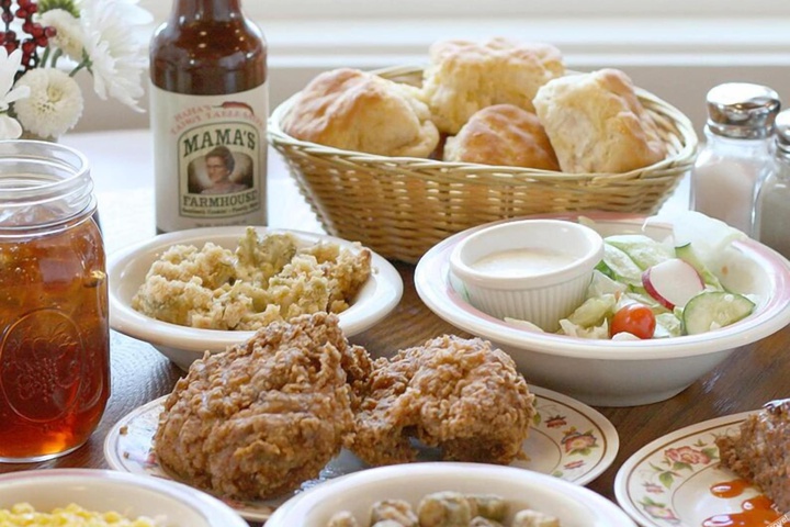 PARADISE MOUNTAIN POOL LODGE - SIX BEDRO in Sevierville, TN