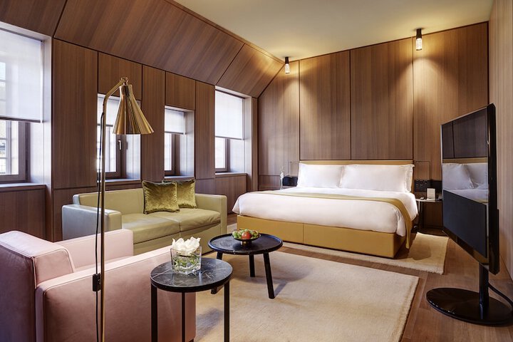 Room 41 of 241