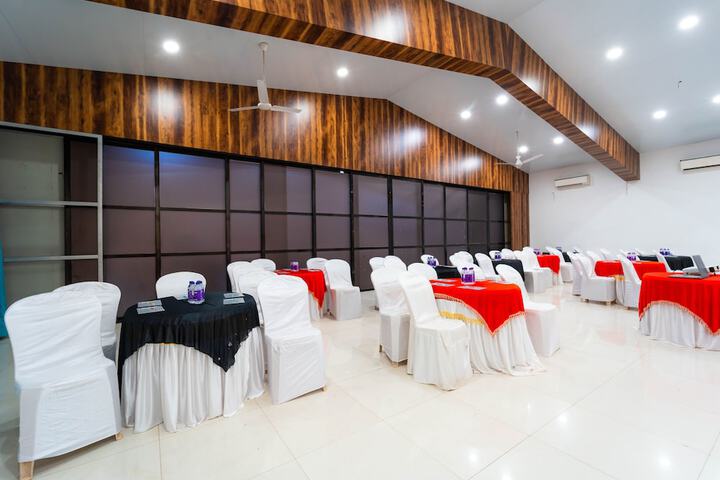 Ballroom/Hall 150 of 187