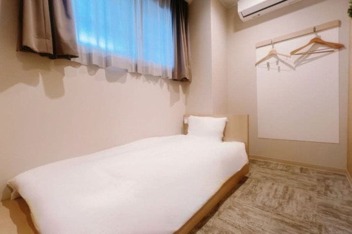 Room 2 of 9