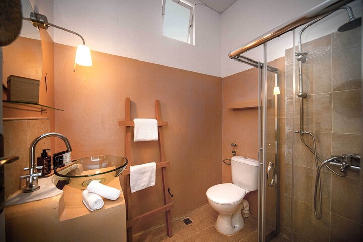 Room 107 of 158