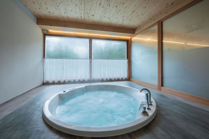 Hot Tub 20 of 38