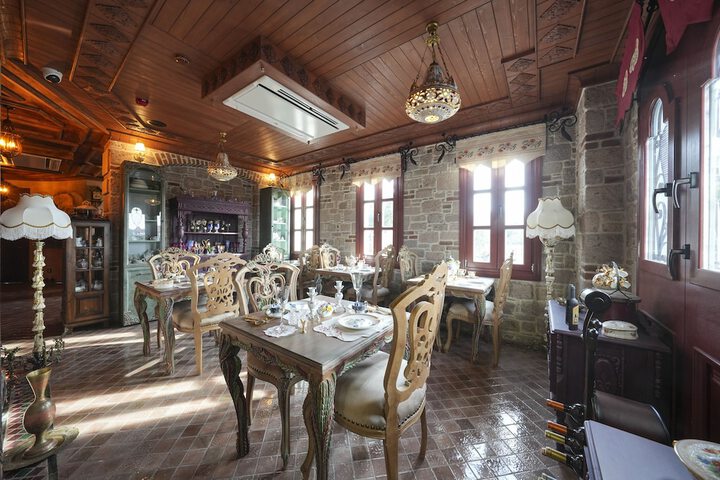 Dining 99 of 171