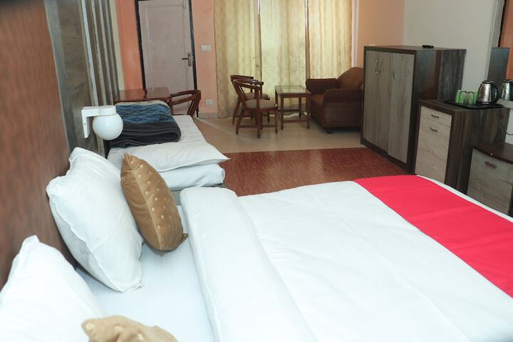 Room 9 of 15