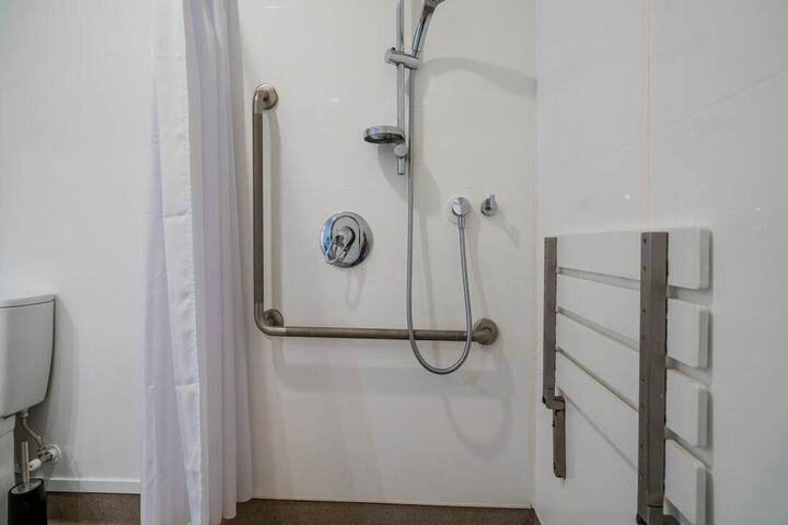 Room 32 of 38