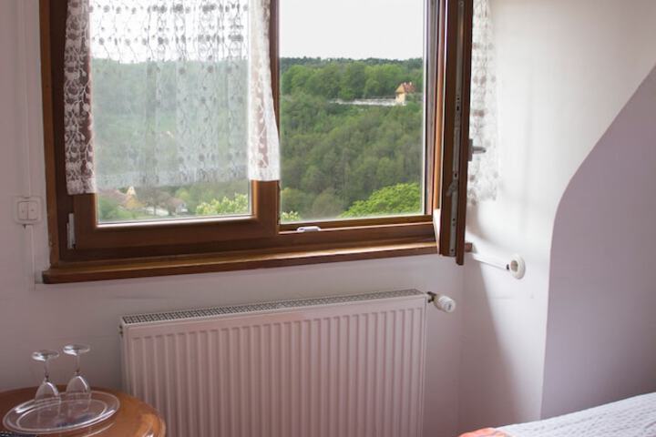 Room 16 of 35