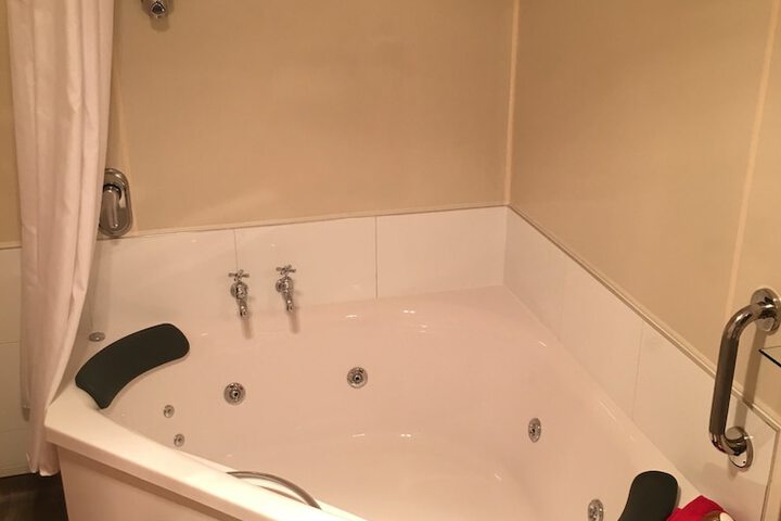 Hot Tub 30 of 40
