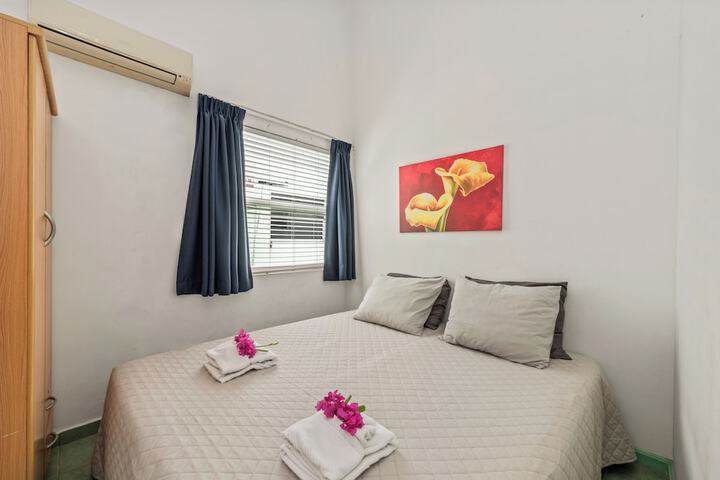 Room 25 of 175