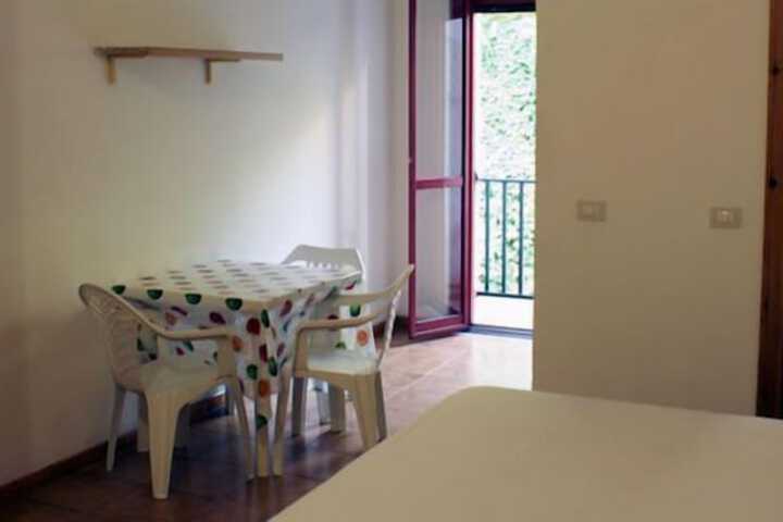 Room 27 of 65