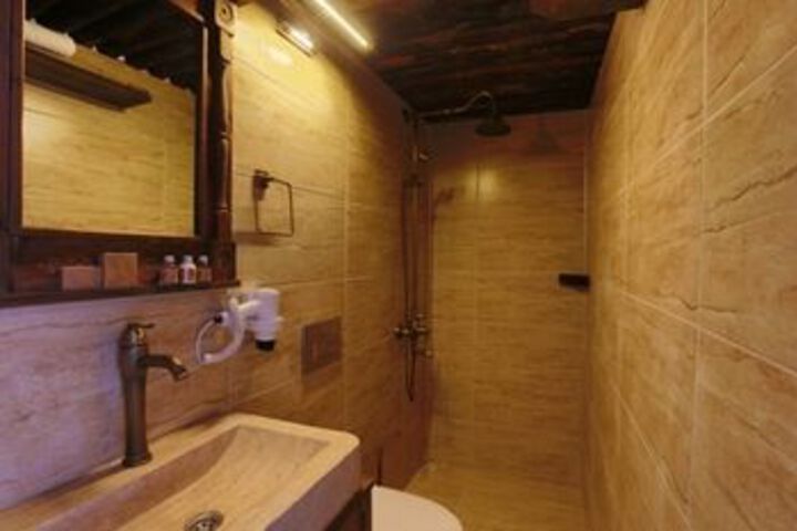 Room 2 of 32