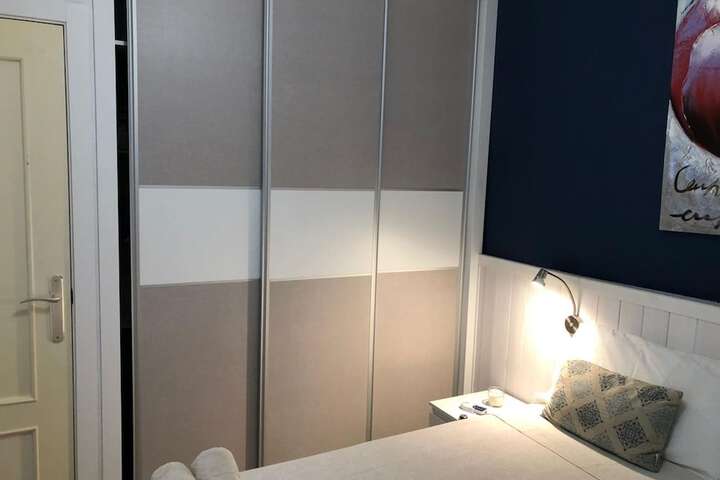 Room 8 of 18