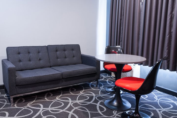 Deluxe King Room (7 of 11)