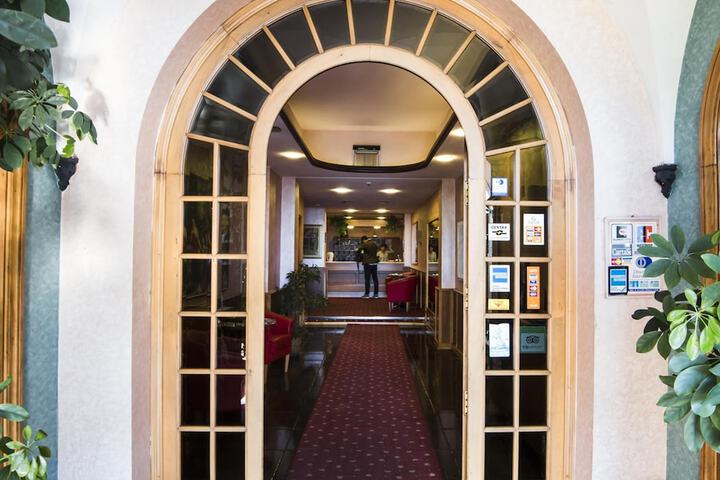Guest Lobby