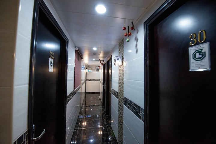Ballroom/Hall 44 of 48