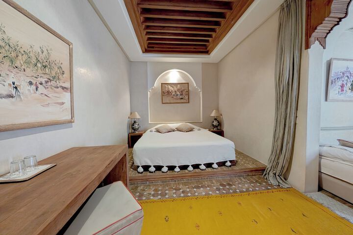 Room 27 of 78