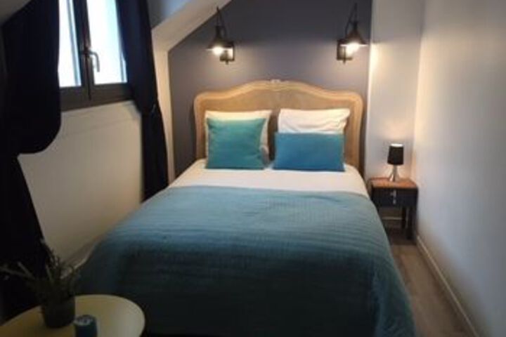 Room 10 of 32