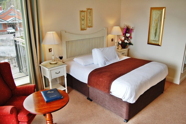 Room 3 of 33