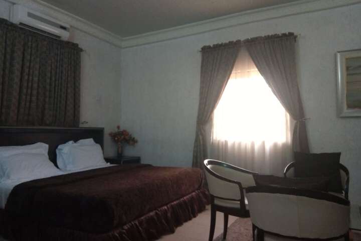 Room 10 of 24