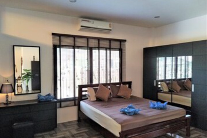 Room 12 of 23