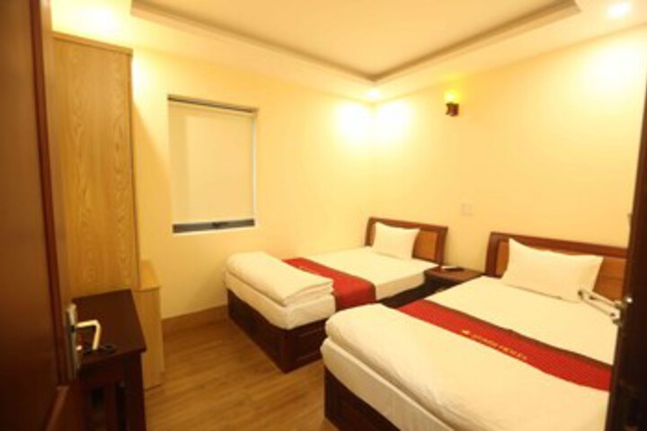 Room 17 of 34