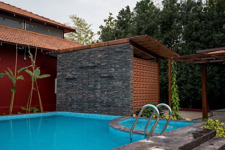 Pool 20 of 48
