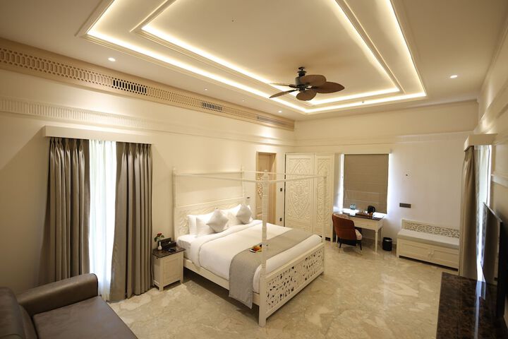 Room 2 of 43