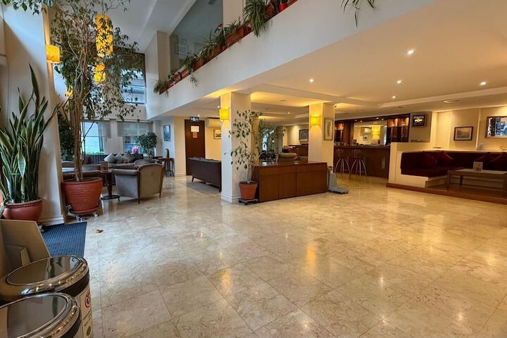 Entrance & Lobby