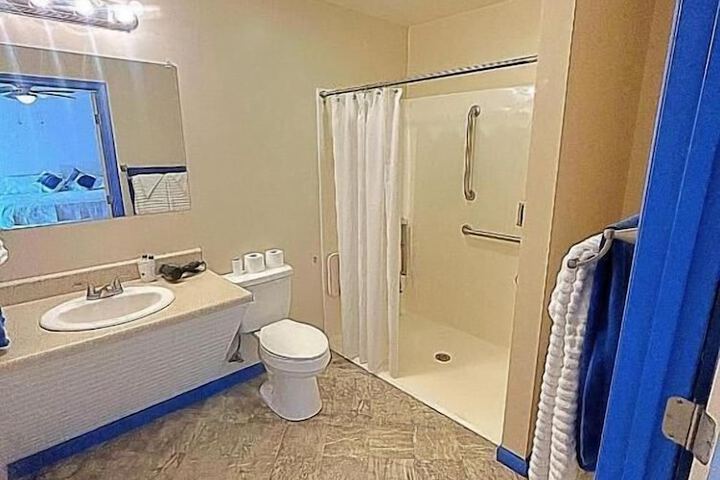 Room 13 of 16
