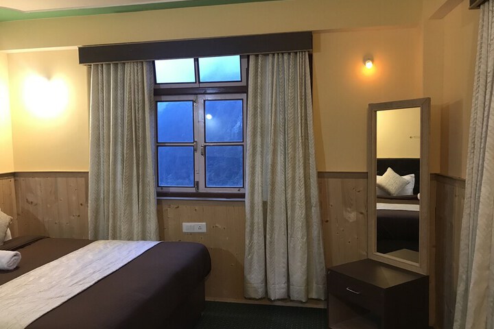 Room 26 of 65