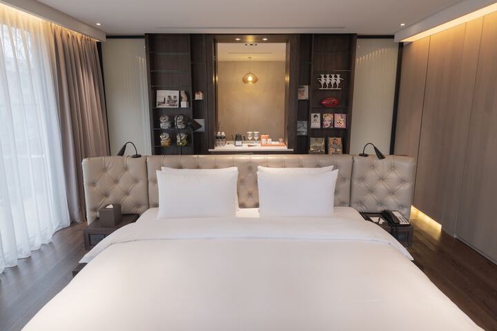 Room 6 of 57
