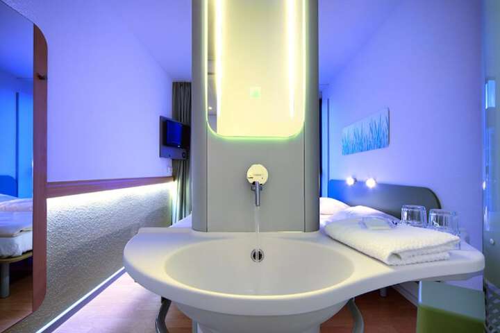 Room 9 of 21