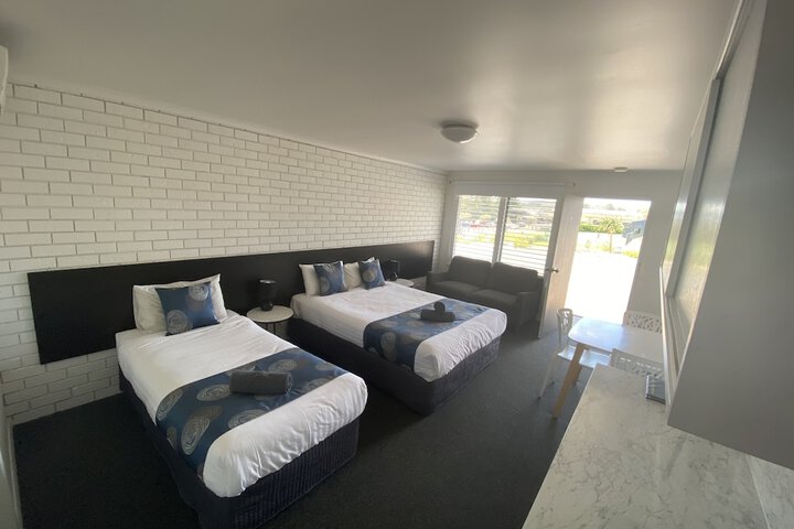 Room 10 of 50