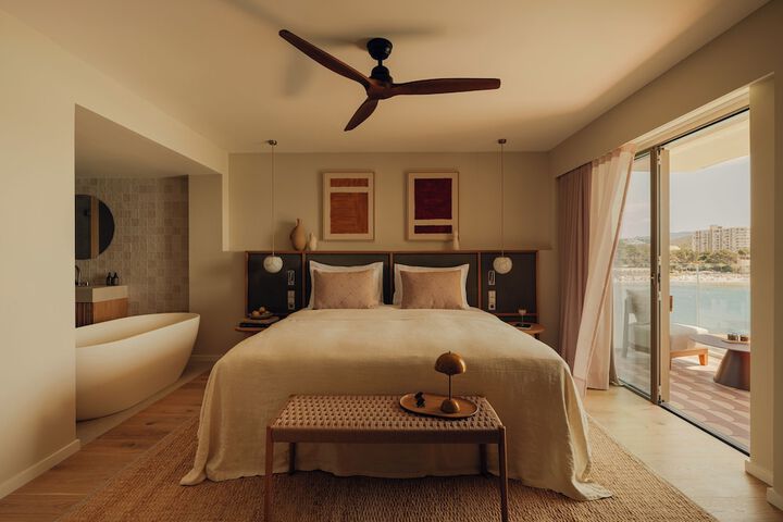 Room 19 of 74